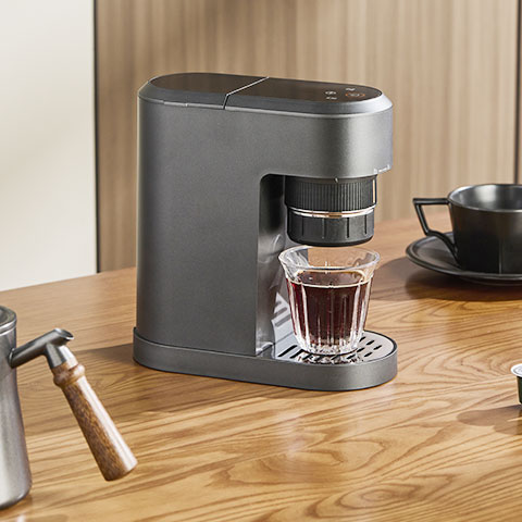 Vad är skillnaden mellan en kaffekanna och en kaffemaskin?