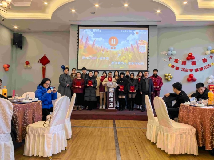 Den kinesiska nyårspartiet av Ningbo Hubo Electrical Appliance co., Ltd